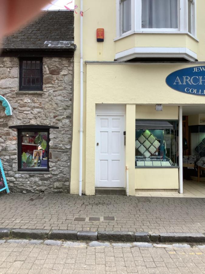 Second Floor Apartment Tenby Town Centre 외부 사진